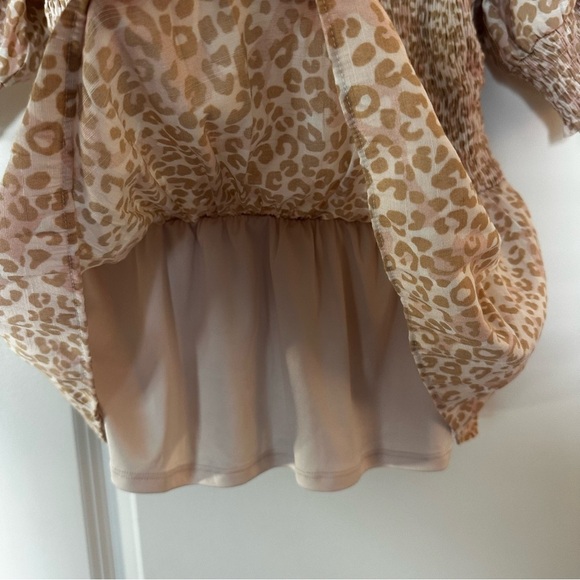 Nine West Puff Sleeve Smocked Peplum Top Leopard Print Beige/Pink Medium - Picture 9 of 15